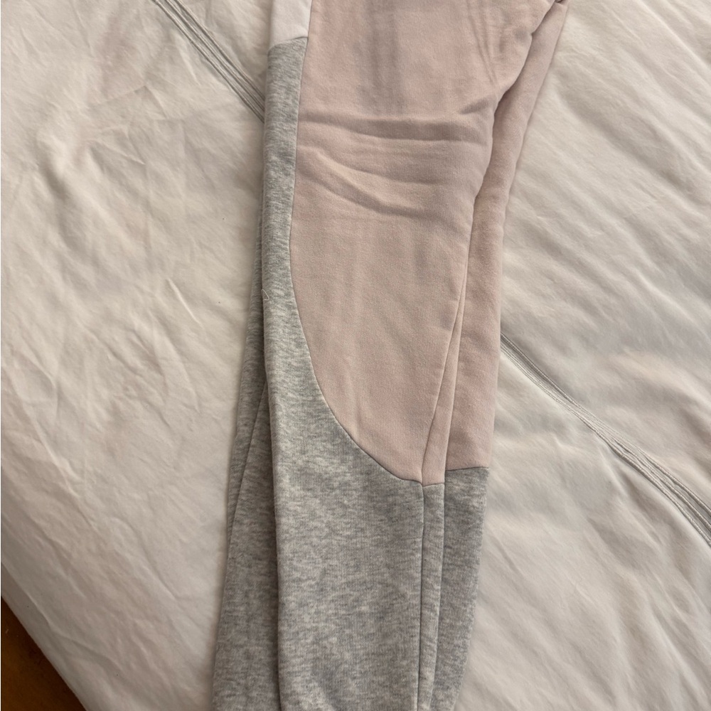 Aritzia Jogger Pants - Picture 4 of 5